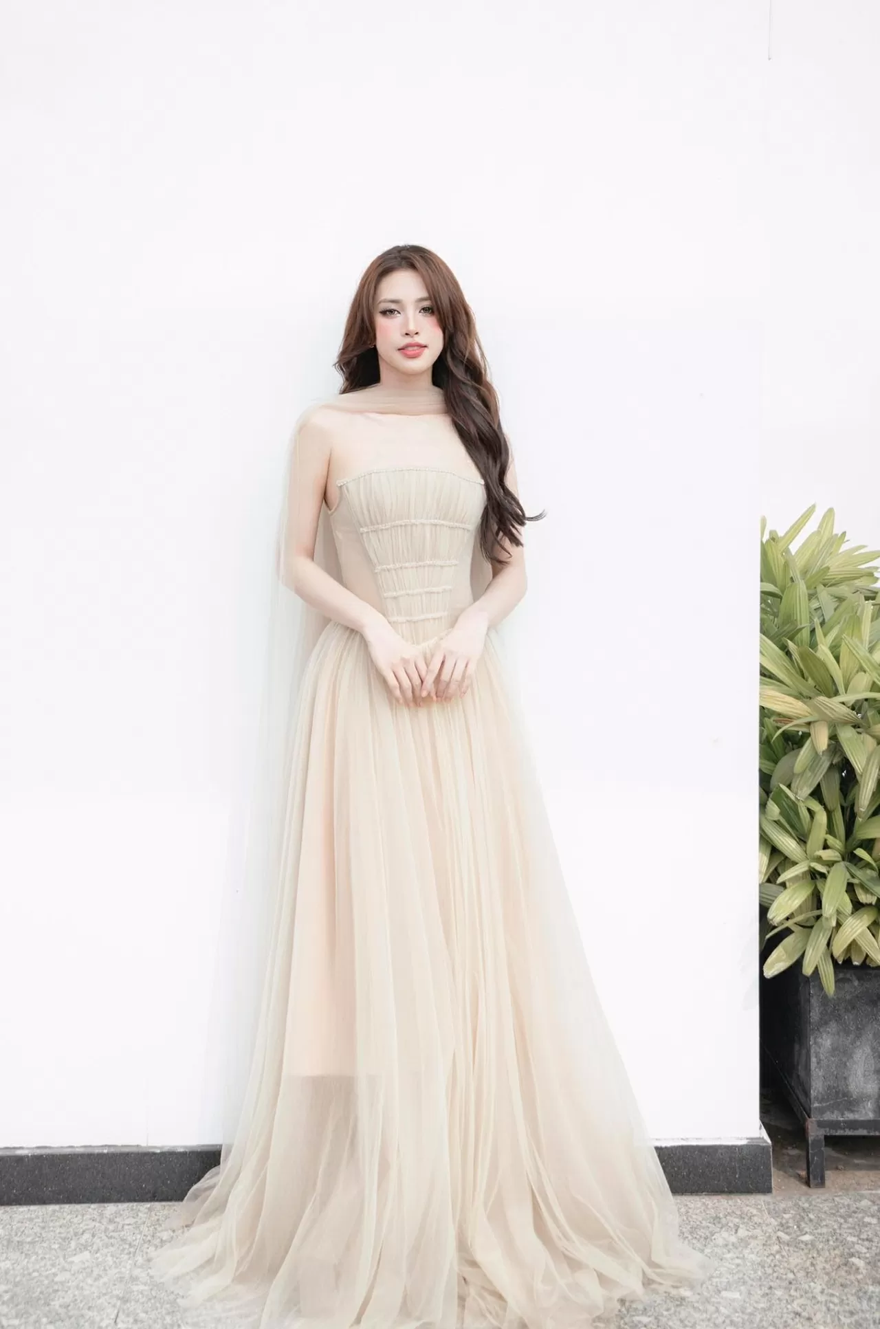 Ngắm bộ ảnh đẹp nên thơ của Hoa hậu Trần Tiểu Vy - Ảnh 12.