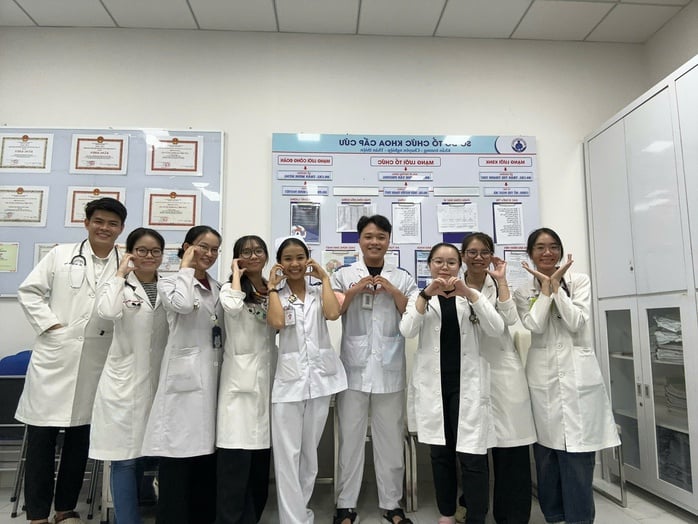 Lớp điều dưỡng đầu tiên được bệnh viện nhận vào làm 100%- Ảnh 1.