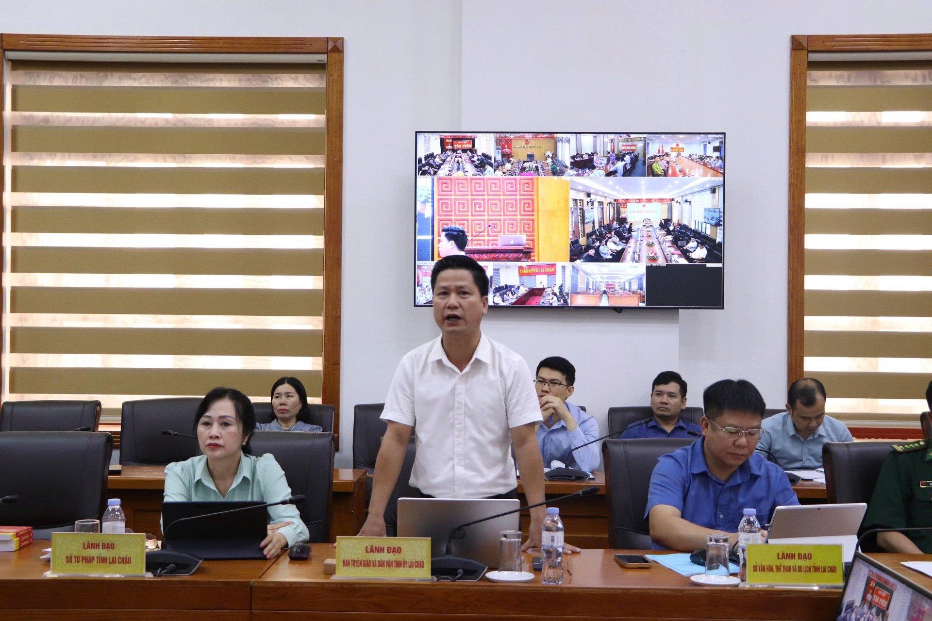 Đại biểu tham gia trao đổi thông tin tại hội nghị. 