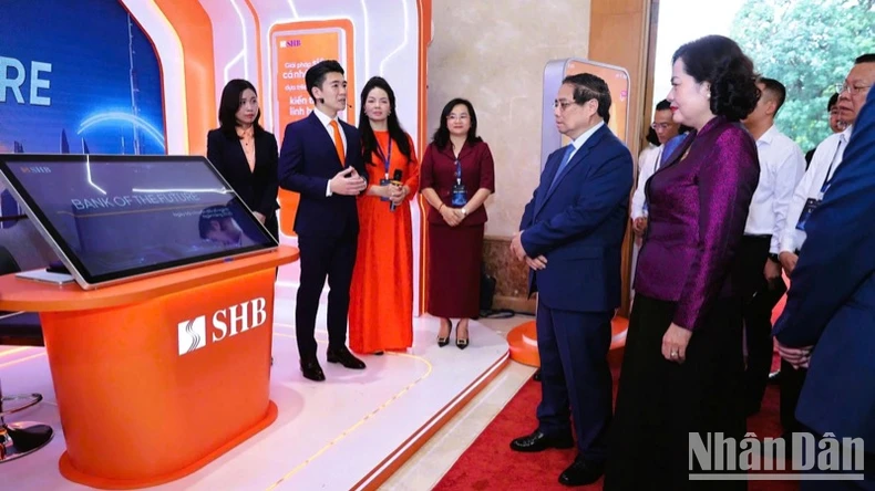 The banking industry needs to pioneer in digital transformation to effectively serve people and businesses photo 5