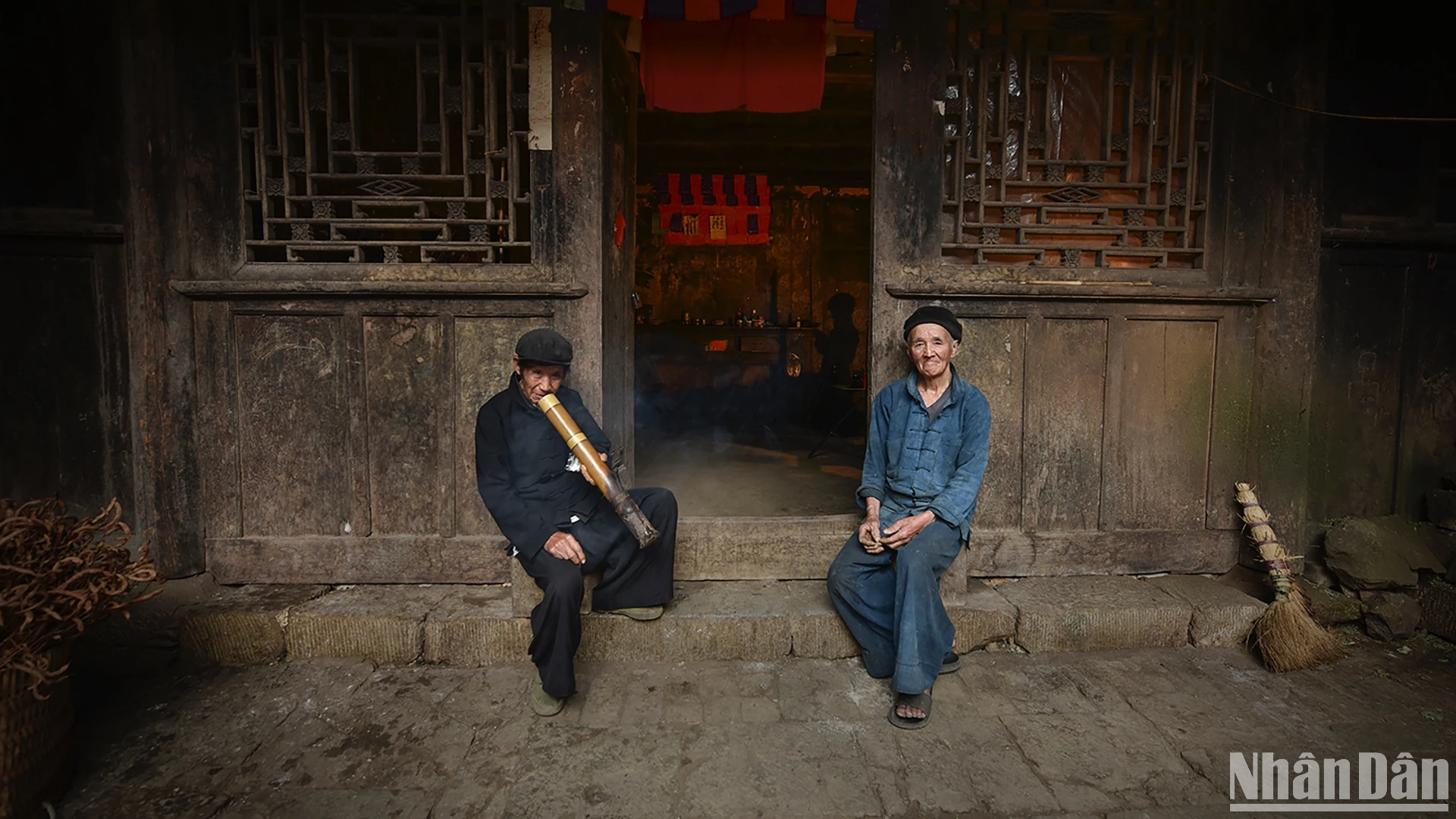 Ha Sung - Shadow of time on the stone plateau photo 3