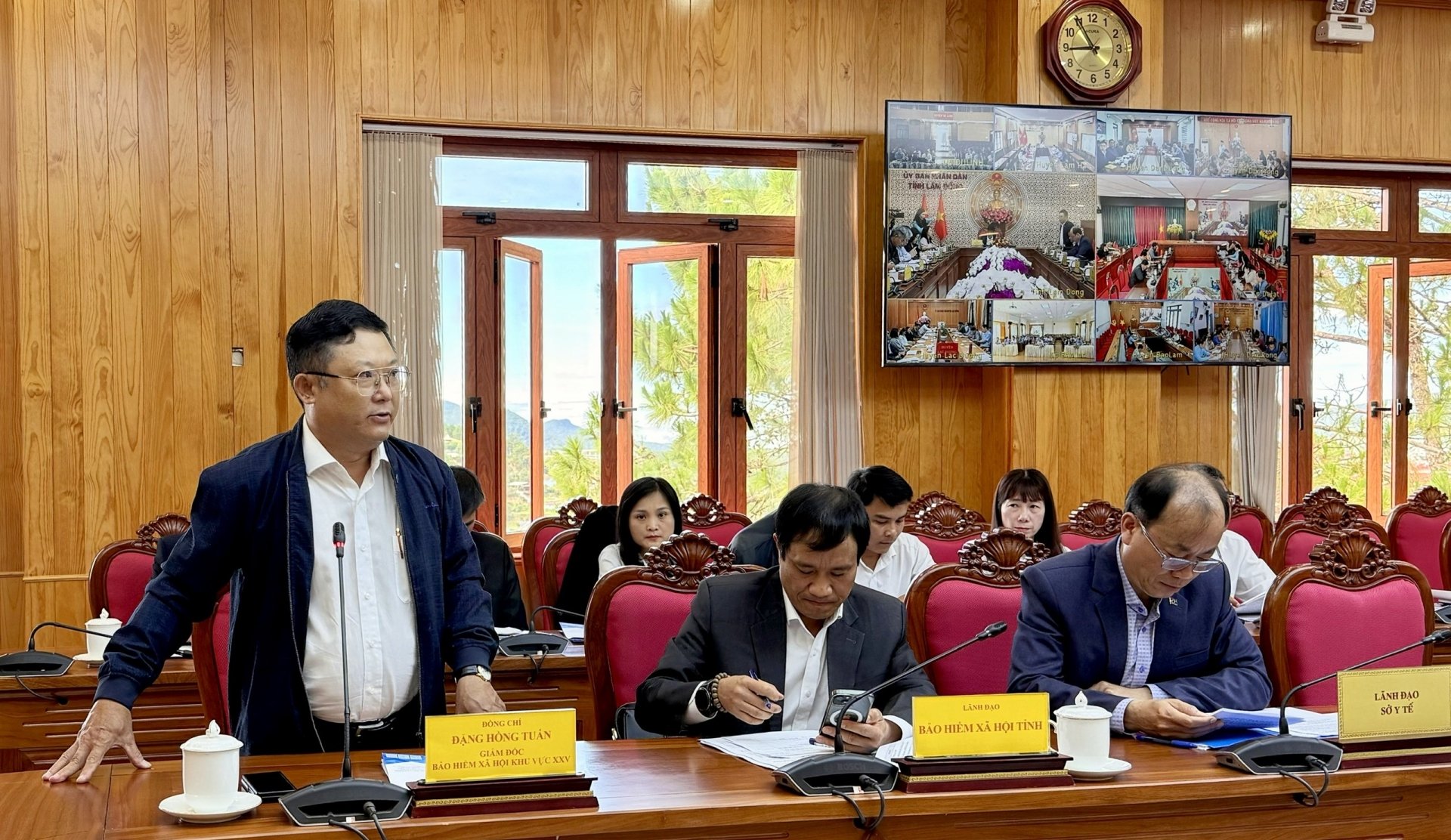 Herr Dang Hong Tuan, Direktor der Sozialversicherungsregion 25 (Lam Dong, Binh Thuan, Dak Nong), sprach ebenfalls auf der Konferenz.