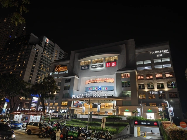 gurney-plaza.webp