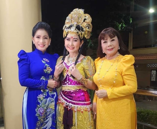 NSND Thoại Miêu, NSND Phượng Loan, NS Chí Tâm hát mừng Đại lễ Phật đản Vesak- Ảnh 1.