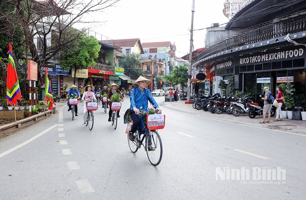 Organize a craft village bicycle parade
