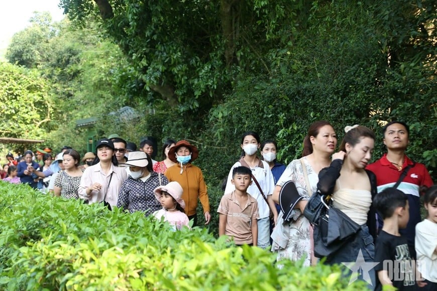 Many people and tourists visit Uncle Ho's hometown.