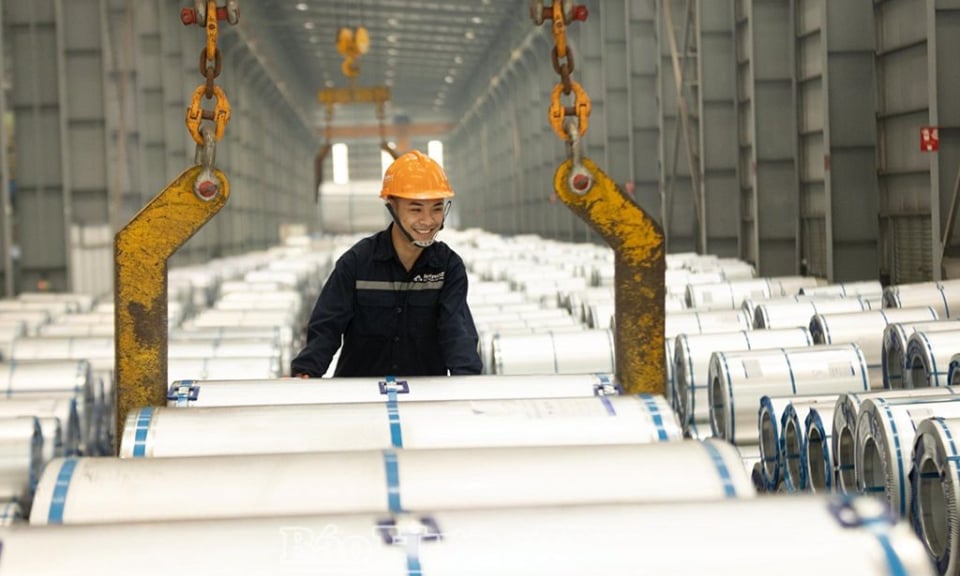 Khí thế thi đua lao động, sản xuất trong doanh nghiệp