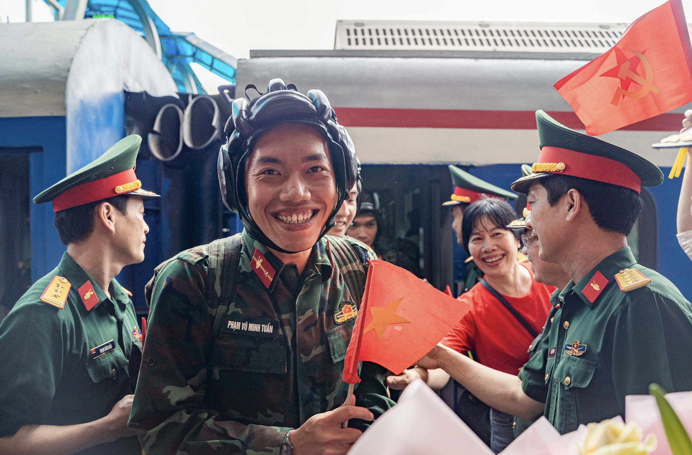 Rạng rỡ gương mặt chiến sĩ tham gia diễu binh, diễu hành trở về Thủ đô