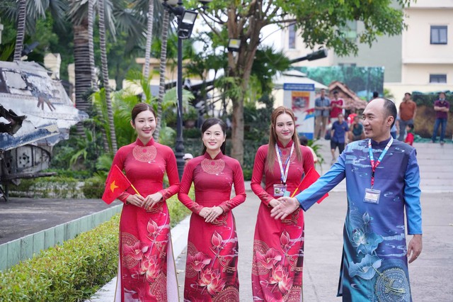 Lan Ngọc, Phương Thanh, Thúy Ngân… hạnh phúc sau diễu hành - Ảnh 8.