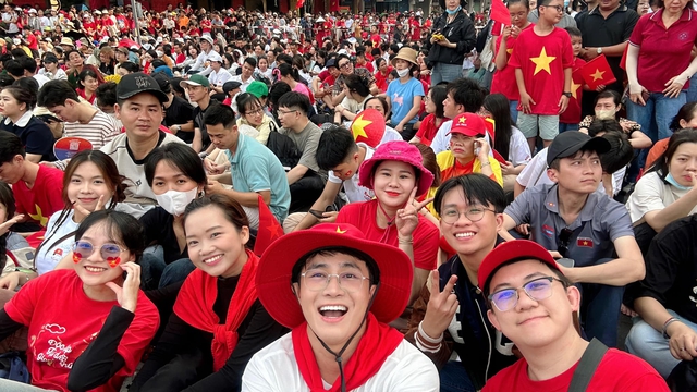 Lan Ngọc, Phương Thanh, Thúy Ngân… hạnh phúc sau diễu hành - Ảnh 18.