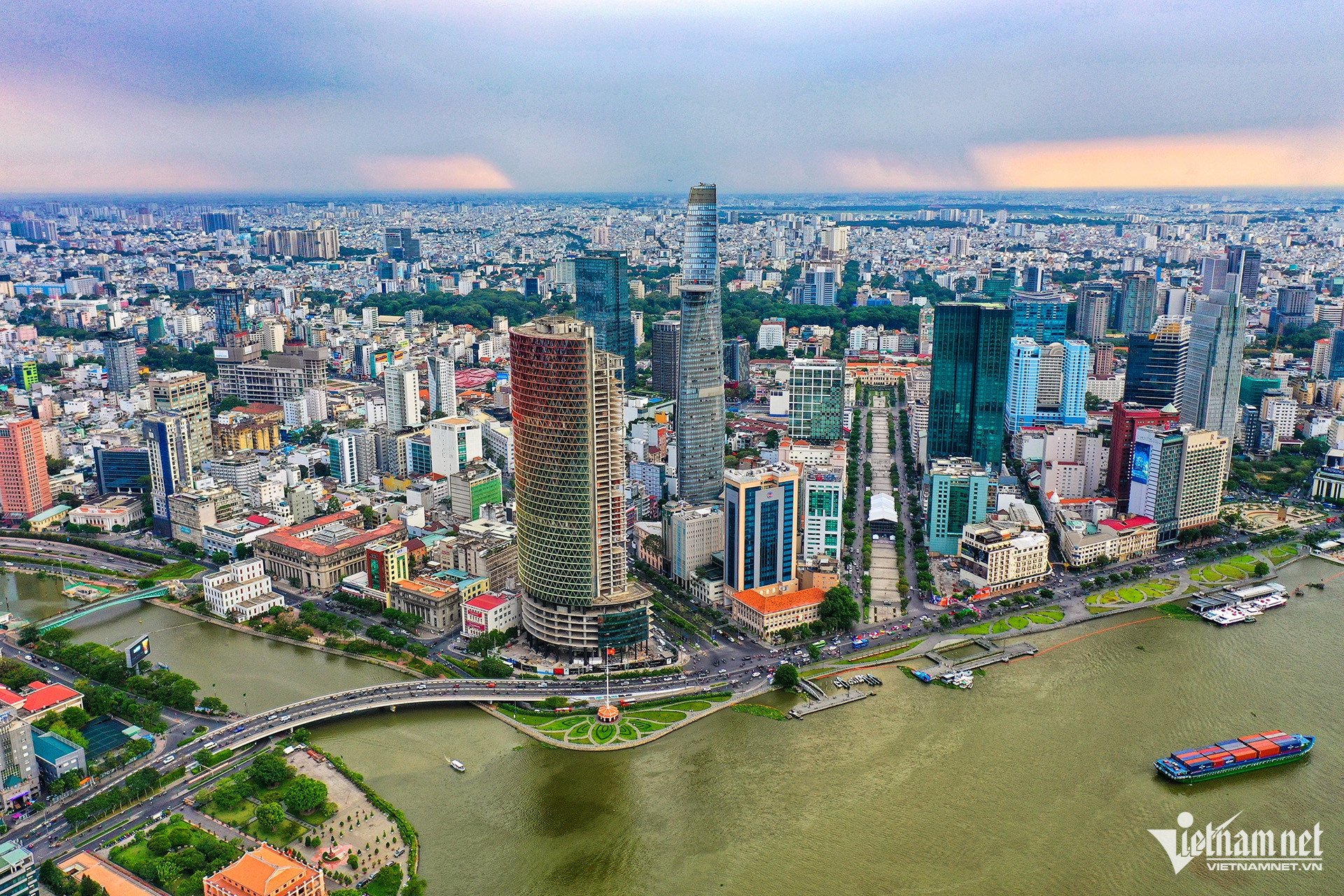 Công cụ cấp bách để đạt mục tiêu tăng trưởng năm 2025