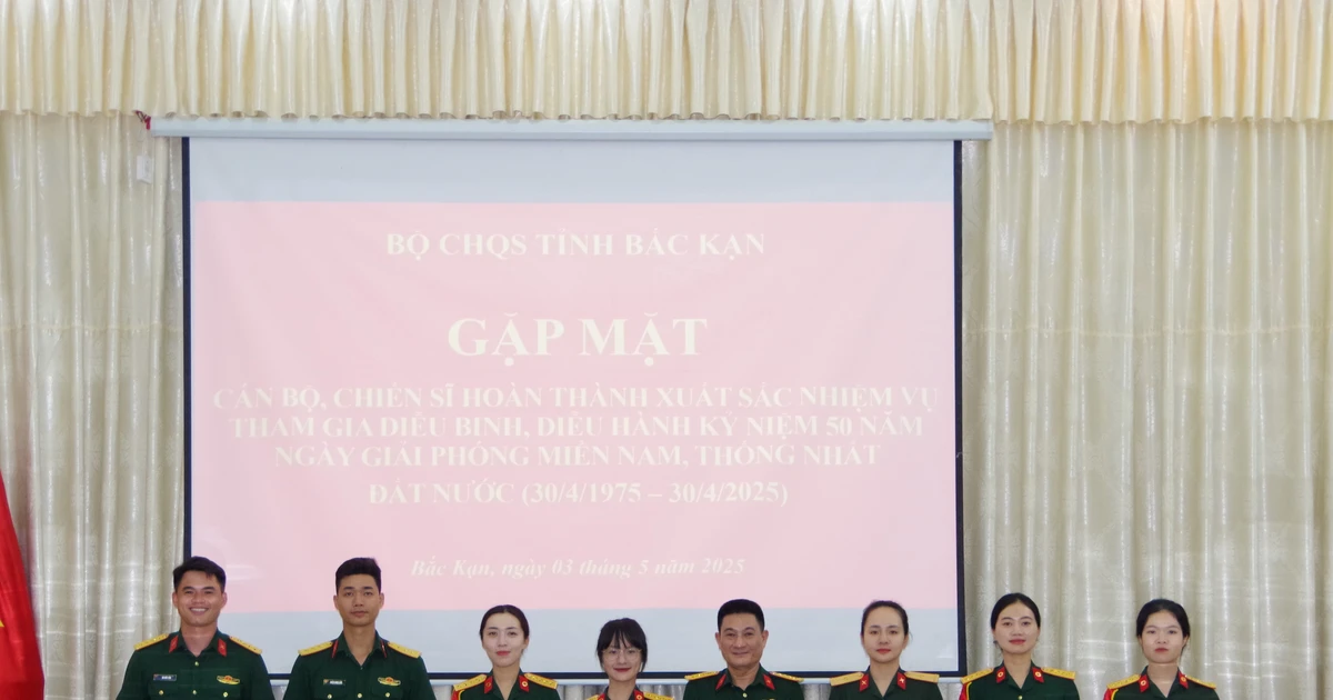 Gặp mặt cán bộ, chiến sĩ hoàn thành xuất sắc nhiệm vụ diễu binh, diễu hành Kỷ niệm 50 năm thống nhất đất nước
