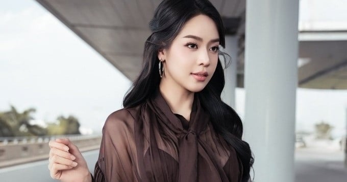 Frau Thanh Thuy sorgte für Kontroversen, weil sie sich am Flughafen „wie eine Strandgang-Kleidung“ anzog