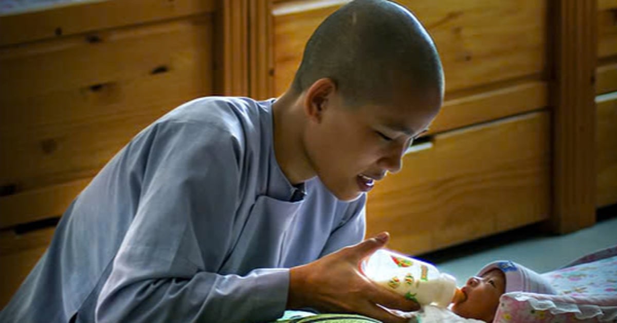 Touching photos of 'Buddhist Wisdom: Human Dignity and Peace'