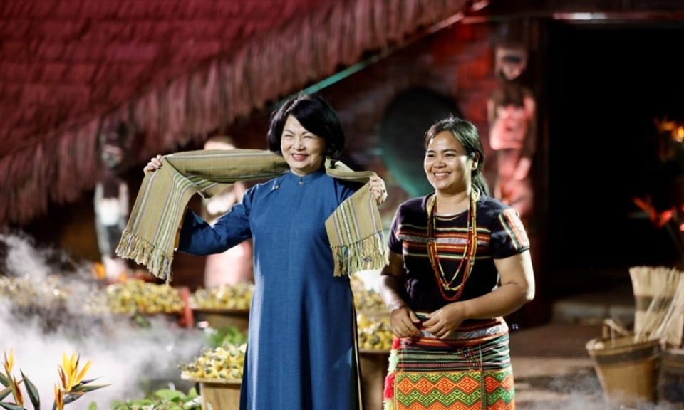 Ngày mới trên sóc Bom Bo - Báo và Đài Phát thanh Truyền hình Lạng Sơn