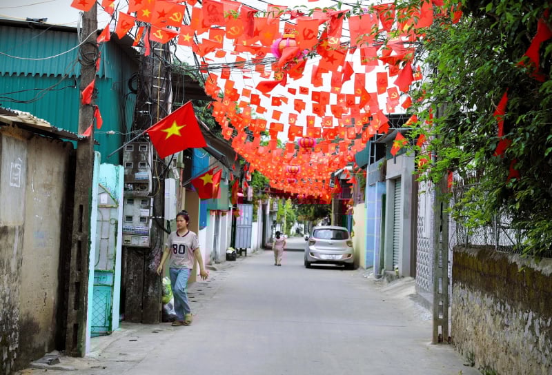 Cờ Tổ quốc tô điểm không gian  làng biển tại Nghệ An -0