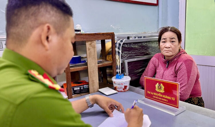Giả vờ mua vàng để trộm