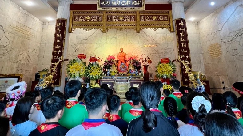 Khu di tích Pác Bó: Xúc động trong dòng người tri ân ảnh 7