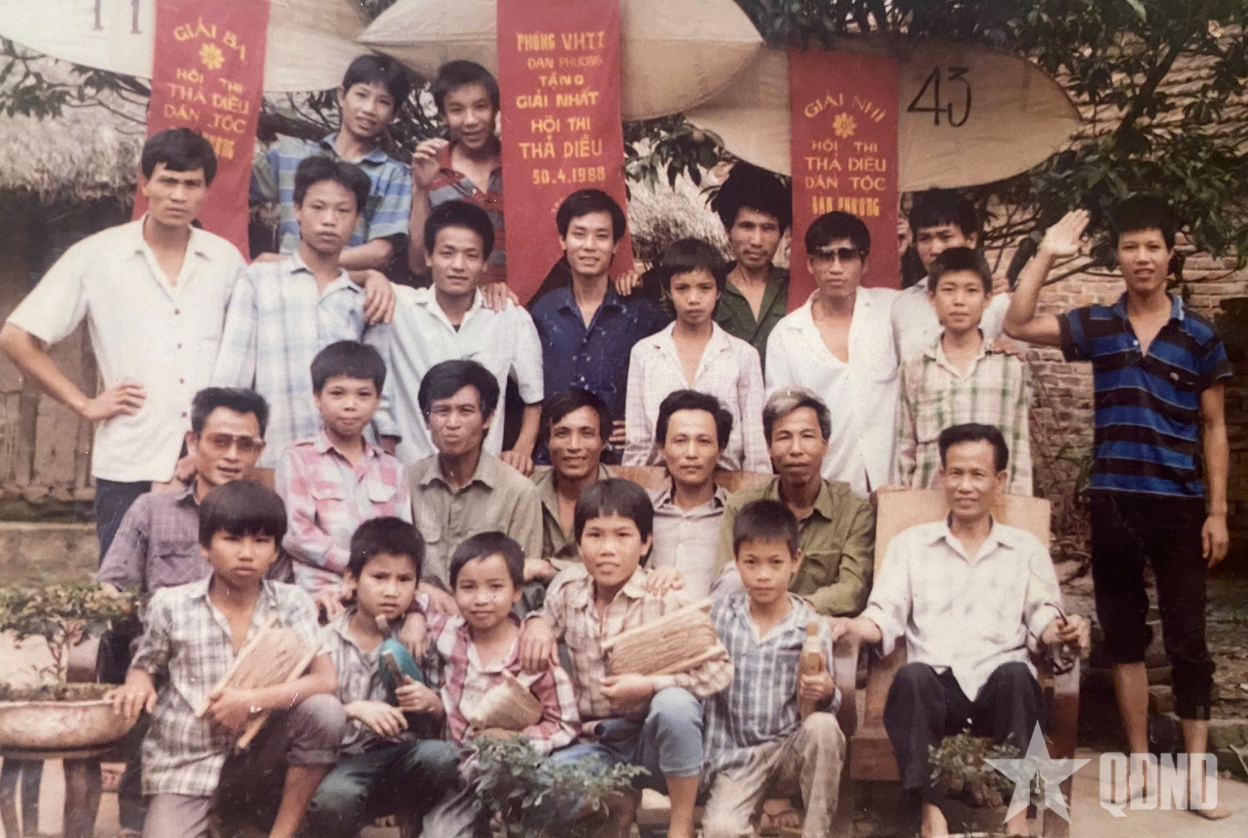  Khung cảnh Hội Diều làng Bá Dương Nội vào những năm 1988. Ảnh do nhân vật cung cấp