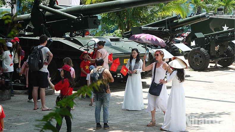 Thành phố Hồ Chí Minh “bùng nổ” tour du lịch nội thành ảnh 4