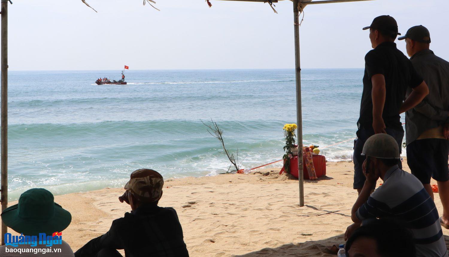 Encuentran el cuerpo de una víctima de ahogamiento en la playa de Mo Duc