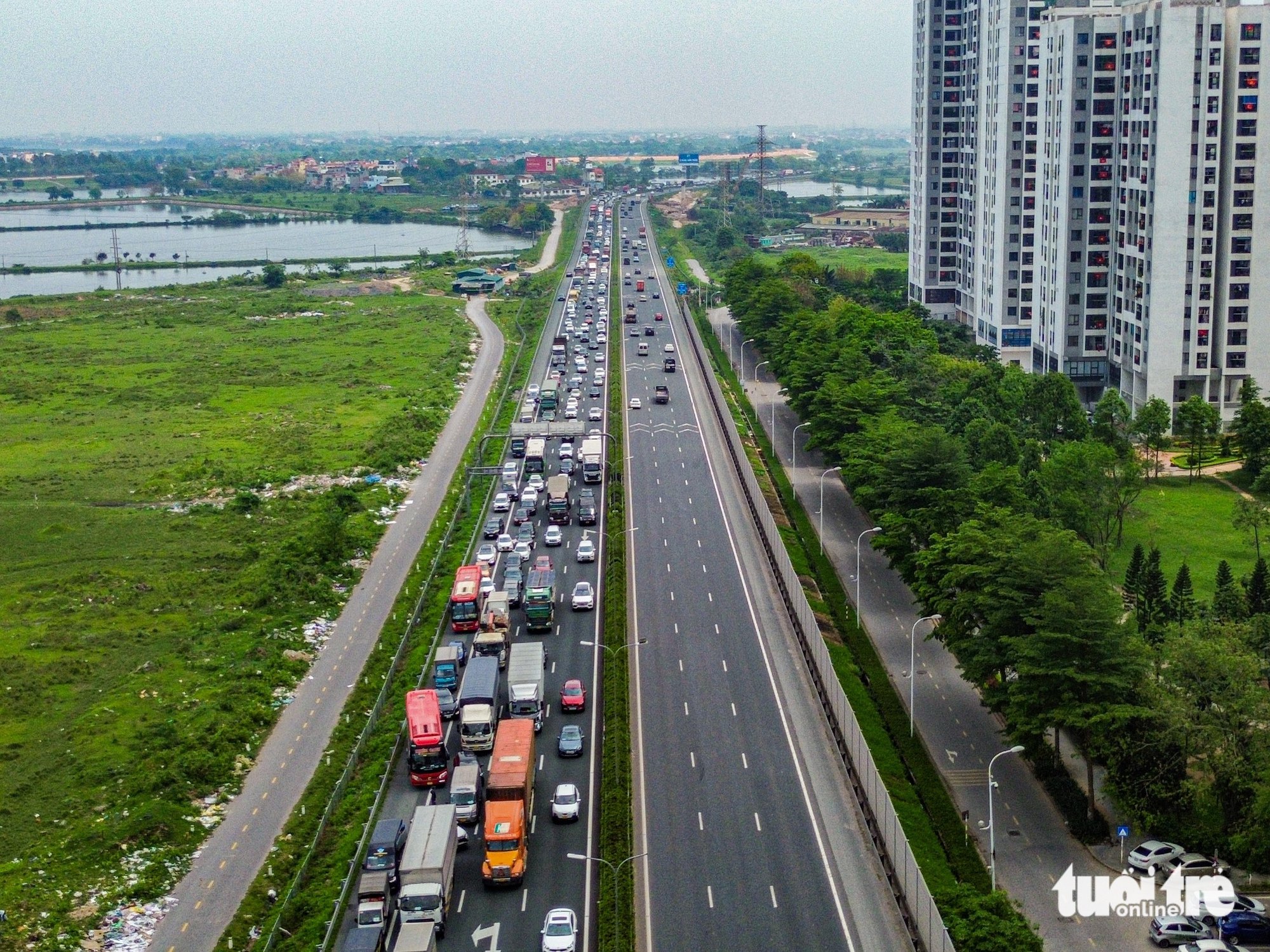 Dòng xe gần 7km ùn ùn vào Hà Nội dù chưa hết nghỉ lễ, đi từ giữa trưa cũng không thoát tắc đường