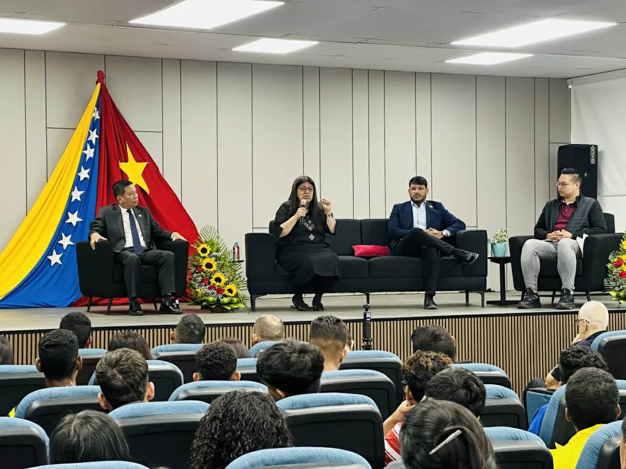 Venezuela tổ chức trọng thể Lễ kỷ niệm 50 năm Ngày giải phóng miền Nam, thống nhất đất nước