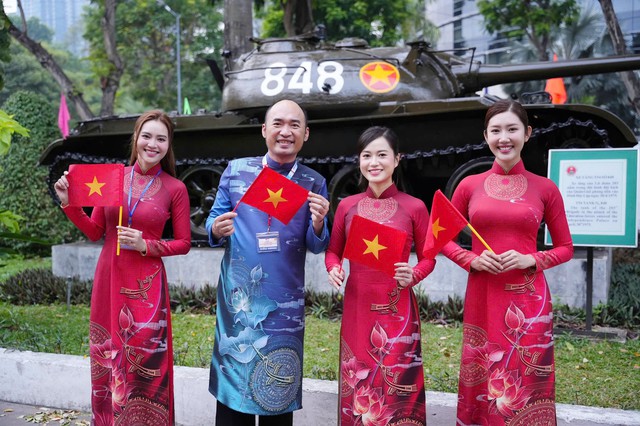 Lan Ngọc, Phương Thanh, Thúy Ngân… hạnh phúc sau diễu hành - Ảnh 7.