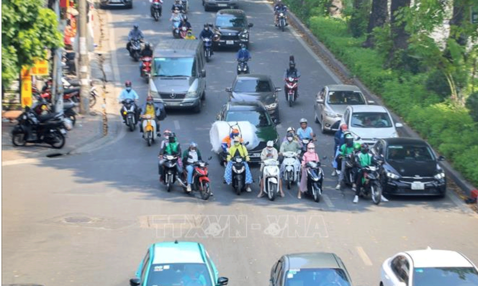 Khu vực Trung Bộ nắng nóng gay gắt, Tây Nguyên và Nam Bộ mưa dông