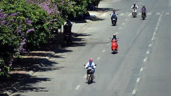 Miền Bắc nắng nóng, Tây Nguyên và Nam Bộ mưa rào và dông