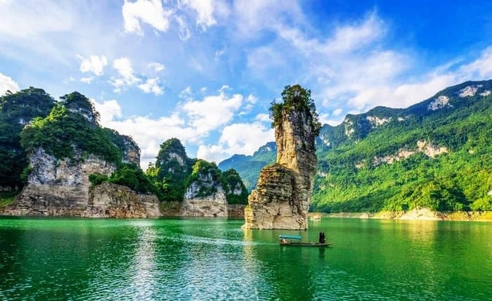 Phụ nữ Tày ở huyện Lâm Bình làm du lịch cộng đồng- Ảnh 1.