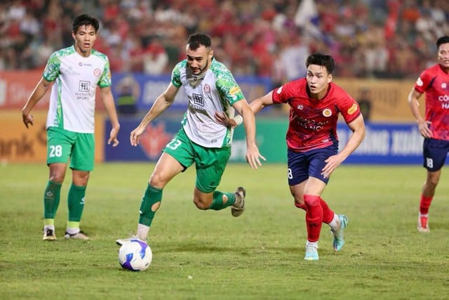 Chờ HLV Phùng Thanh Phương giúp "chiến hạm đỏ" thoát hiểm - Ảnh 1.