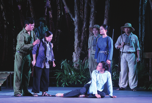 Telling history through reformed opera
