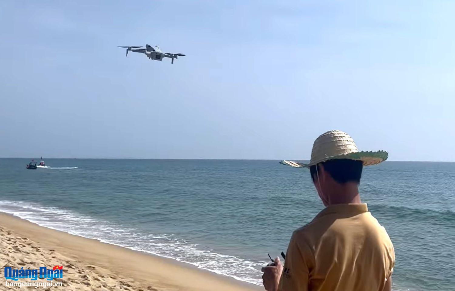 Một số tình nguyện viên sẽ sử dụng Flycam để hỗ trợ hoạt động tìm kiếm. 