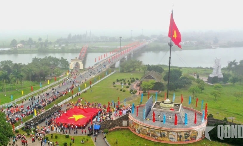 “Lá cờ còn, Tổ quốc còn!” - Báo và Đài Phát thanh Truyền hình Lạng Sơn