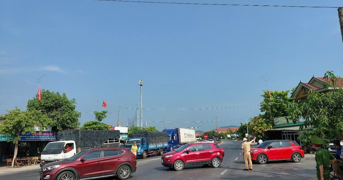 Điểm giao thông huyết mạch qua cầu Gianh quá tải