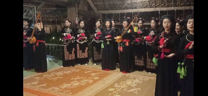 Phụ nữ Tày ở huyện Lâm Bình làm du lịch cộng đồng- Ảnh 3.