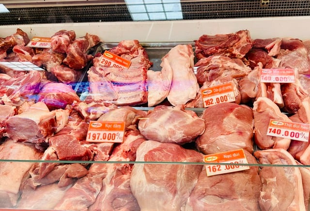 Giá heo hơi hôm nay 3.5.2025: Tiếp tục mất đỉnh- Ảnh 1.