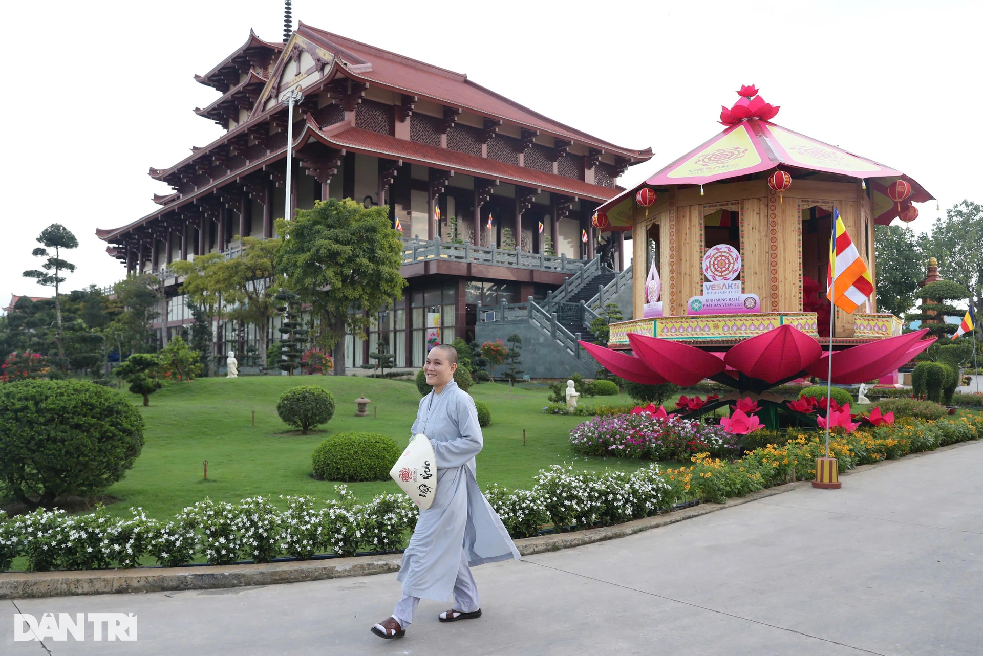 ទិដ្ឋភាពបិទកន្លែងថ្វាយបង្គំព្រះសារីរិកធាតុ និងពិធីបុណ្យវិសាខបូជា ២០២៥