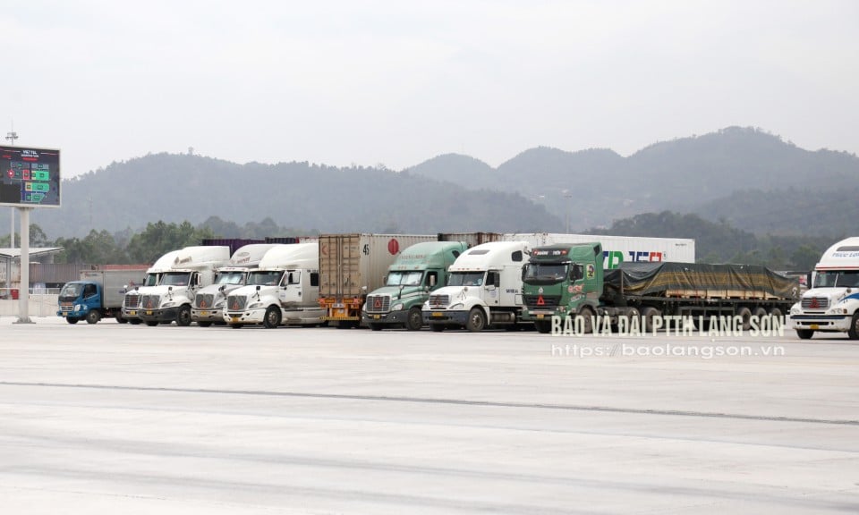Từ 10 giờ ngày 3/5/2025, điều tiết các phương tiện chở hàng hóa xuất nhập khẩu qua Cửa khẩu Quốc tế Hữu Nghị vào Công viên Logistics Viettel Lạng Sơn - Báo và Đài Phát thanh Truyền hình Lạng Sơn