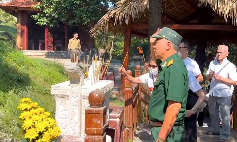 Gần 12.000 người đến viếng mộ Đại tướng Võ Nguyên Giáp trong dịp nghỉ lễ