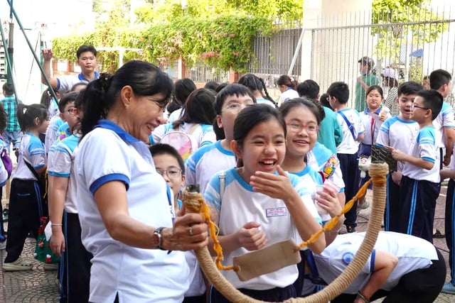 Học sinh TP.HCM chính thức nghỉ hè - Ảnh 2.