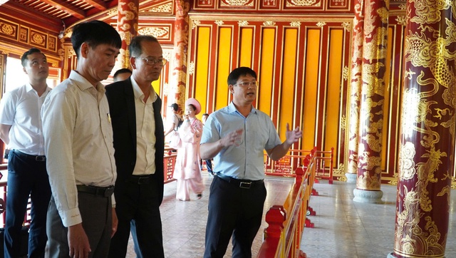 Huế thành lập Hội đồng phục chế ngai vàng triều Nguyễn bị bẻ gãy- Ảnh 1.