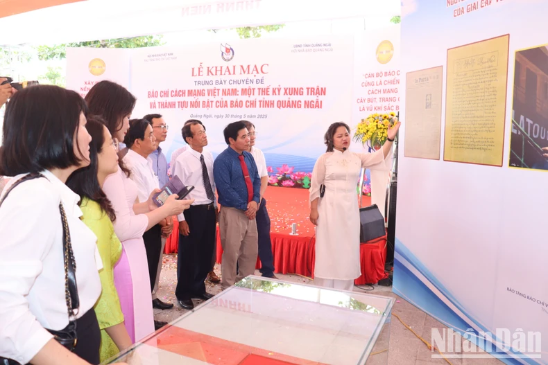 Quảng Ngãi khai mạc trưng bày chuyên đề Báo chí cách mạng Việt Nam-Một thế kỷ xung trận ảnh 2
