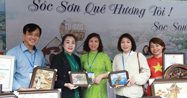 The woman who “paints” the future from Vietnamese rice grains