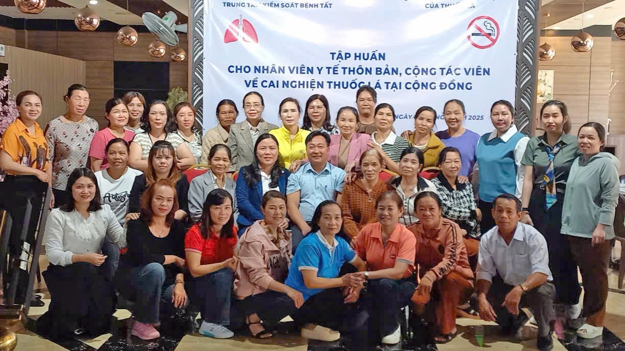 Tập huấn phòng, chống tác hại của thuốc lá cho nhân viên y tế thôn bản, cộng tác viên tại huyện Đức Trọng