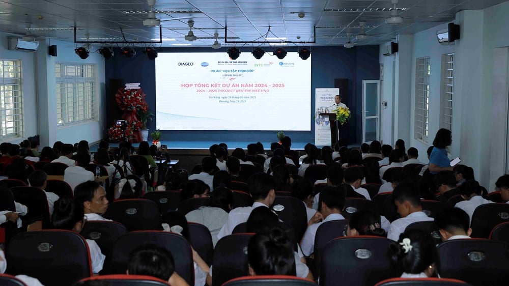 Trang bị kỹ năng thực tiễn cho hàng trăm sinh viên ngành du lịch qua dự án “Học tập trọn đời” - Ảnh 1.