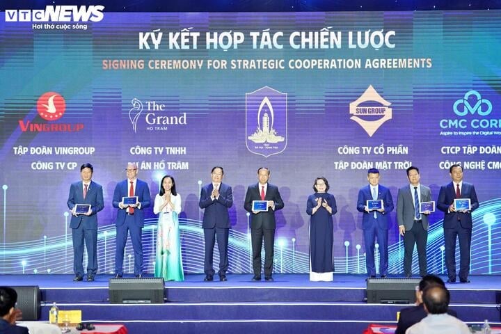 En la conferencia de inversión de 2025, Ba Ria – Vung Tau autorizó 53 proyectos, de los cuales el complejo petroquímico de Long Son se ajustó para aumentar el capital de inversión en 400 millones de dólares.