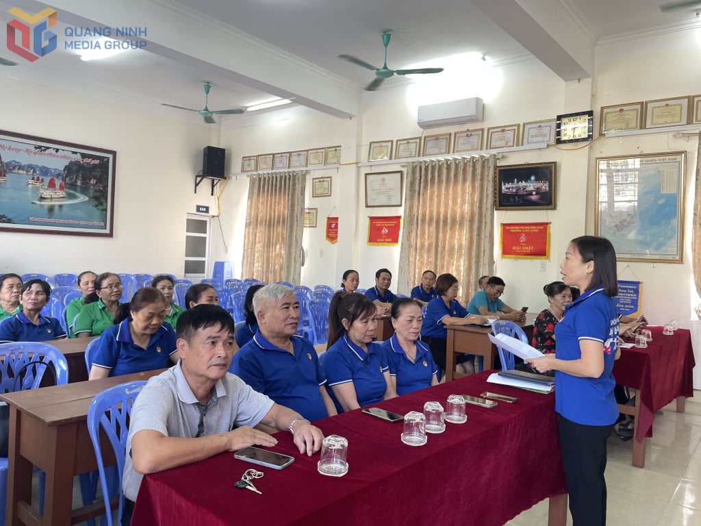 A meeting of the Anti-Human Trafficking and Victim Support Club of Cao Xanh Ward (Ha Long City). Photo: Hieu Tran