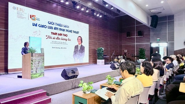 Giáo sư Trần Văn Thọ: Sách"Hồi ức đến tương lai" vượt ra khỏi triết lý kinh tế - Ảnh 1.